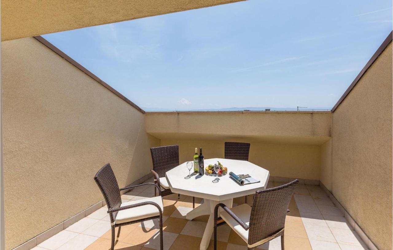 Cozy Apartment In Makarska With Kitchen Exteriör bild